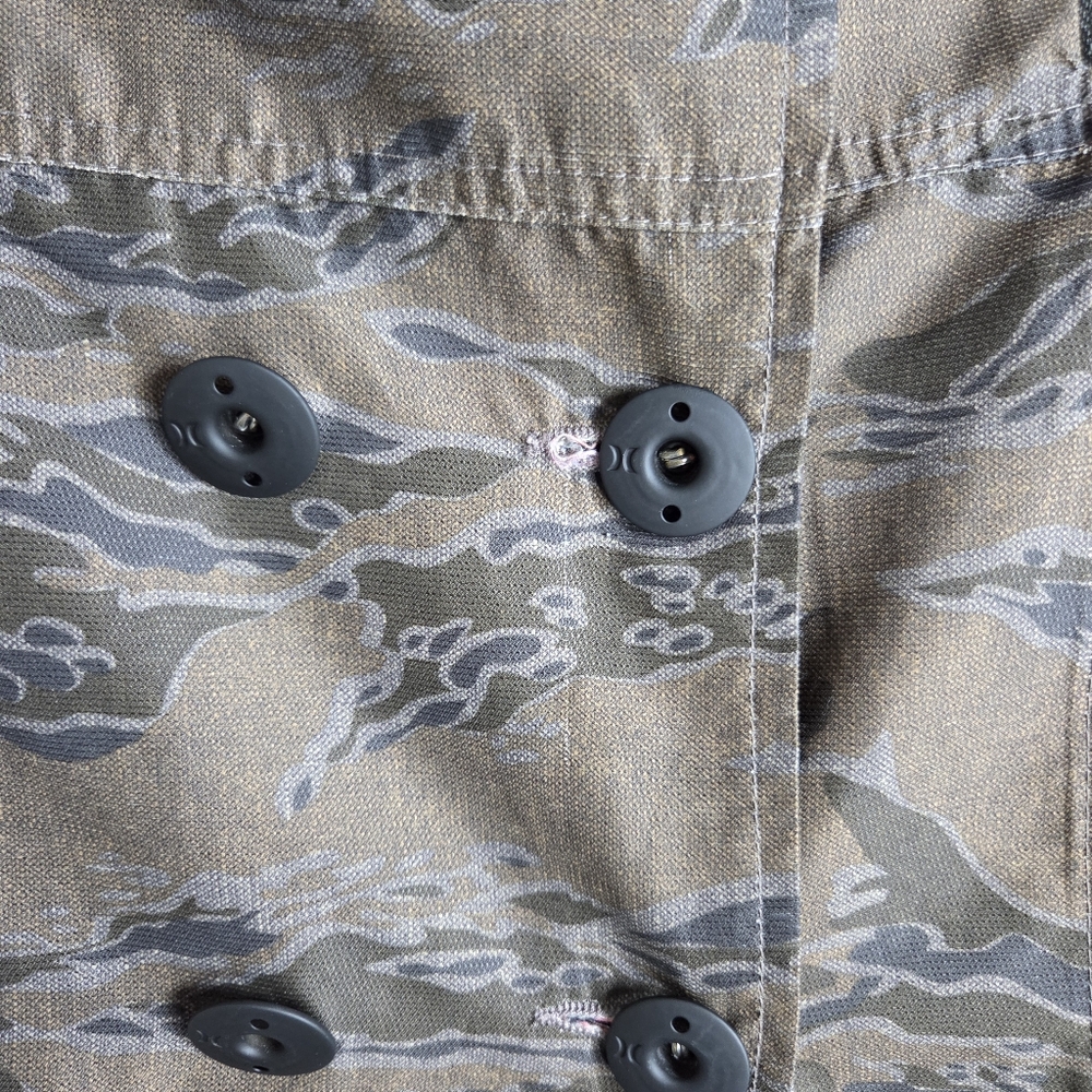 Hurley Camo Lightweight Utility Jacket With Colorful Tropical Trim Size Small - Picture 7 of 16